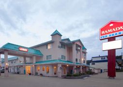 Ramada by Wyndham 100 Mile House